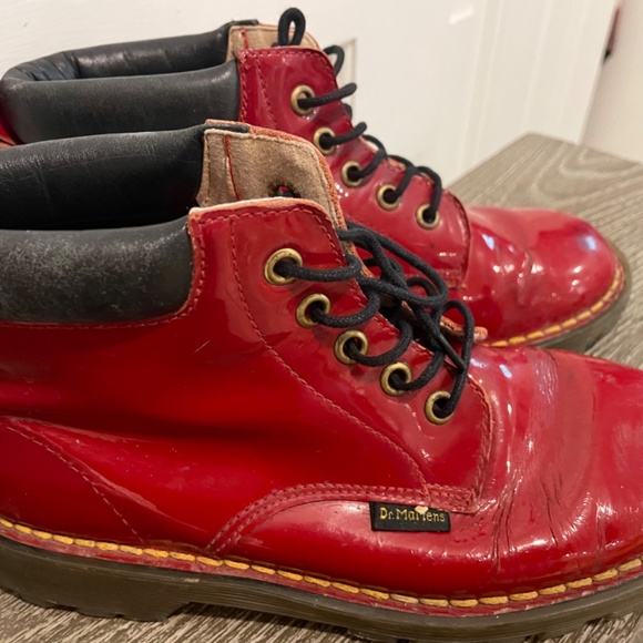 Dr Martens Girls 2UK 3US Patent Red Leather Air Wair England Vintage Booties - Picture 2 of 5
